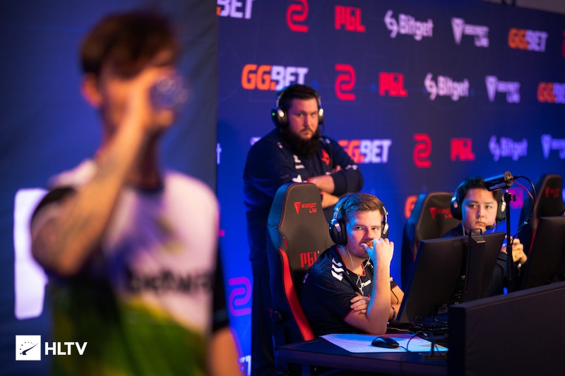 心中都怀揣 心中都怀揣